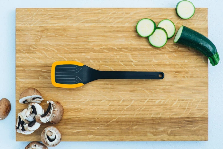 Лопатка кухонна Fiskars Functional Form 1027300 - Фото 11 Лопатка кухонна Fiskars Functional Form 1027300 - зображення 11