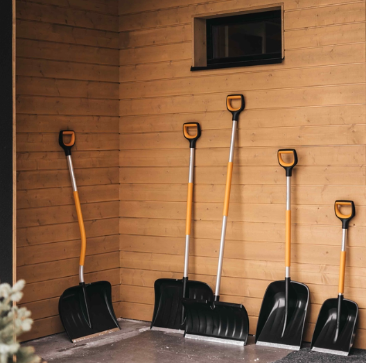 Лопата Роллер для збирання снігу Fiskars SnowXpert Roller X-series™ (1057179) - зображення 5