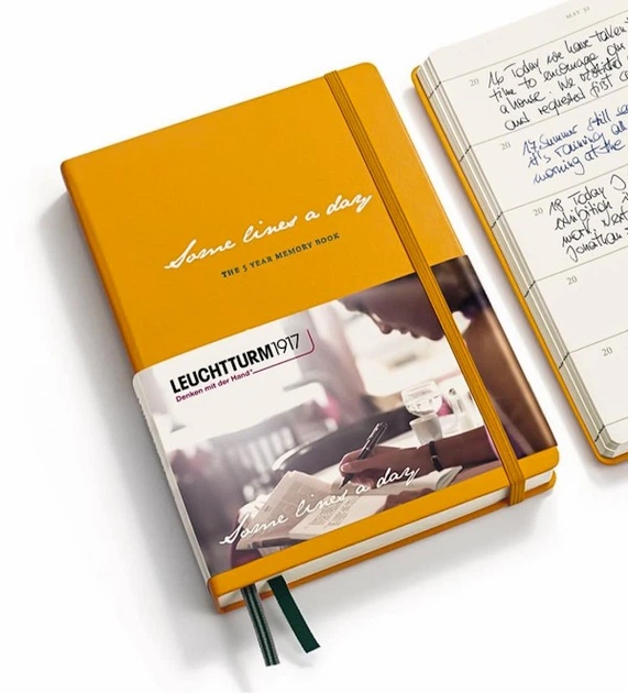 Щоденник Leuchtturm1917 Some Lines a Day на 5 років середній 14,5 х 21 см сонячний жовтий - изображение 3