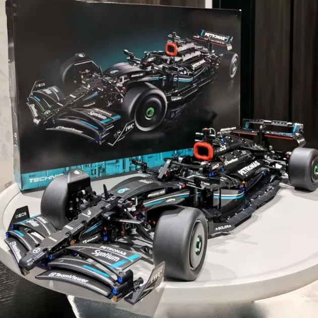 Конструктор-болід на радіокеруванні || Mercedes-AMG F1 W14 || Гоночна машина на пульті || Technic 1:8 (1642 деталі) - Фото 2 Конструктор-болід на радіокеруванні || Mercedes-AMG F1 W14 || Гоночна машина на пульті || Technic 1:8 (1642 деталі) - зображення 2