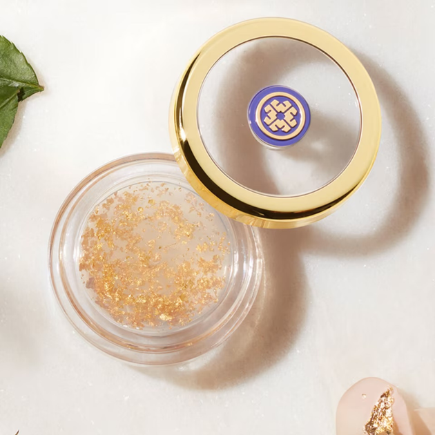 Бальзам для губ Tatcha Camellia Gold Spun Lip Balm 6 г - Фото 6 Бальзам для губ Tatcha Camellia Gold Spun Lip Balm 6 г - зображення 6