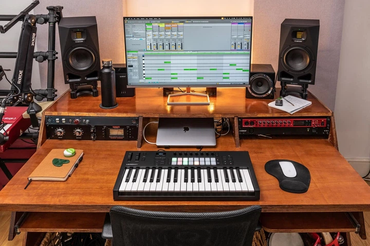 MIDI-клавіатура Novation Launchkey 37 MK4 - Фото 9 MIDI-клавіатура Novation Launchkey 37 MK4 - зображення 9