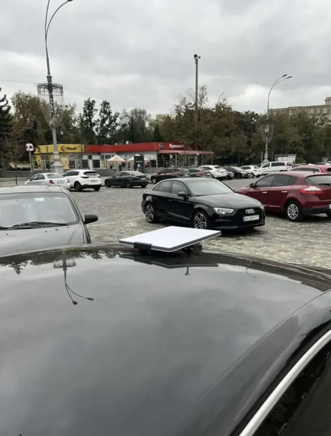Магнитное автомобильное крепление для Starlink Mini (белое), с магнитами диаметром 44 мм. - изображение 4