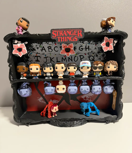 Підставка для фігурок Stranger Things Дивні дива Kinder joy - Фото 1 Підставка для фігурок Stranger Things Дивні дива Kinder joy - зображення 1