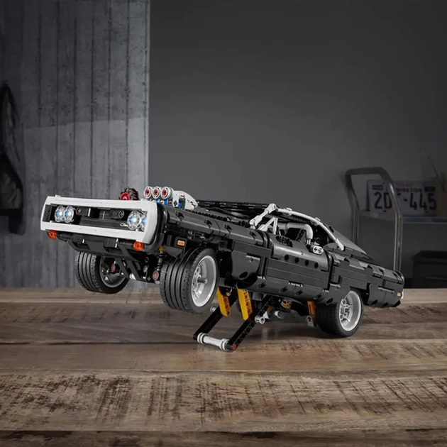 Конструктор автомобіль Dodge Charger Домініка Торетто 1077 деталей, чорний спорткар 39 см, з рухомими елементами - Фото 6 Конструктор автомобіль Dodge Charger Домініка Торетто 1077 деталей, чорний спорткар 39 см, з рухомими елементами - зображення 6