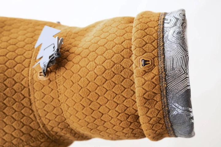 Утеплена куртка для собак Hurtta Warming Midlayer ECO 45 Гірчичний - Фото 6 Утеплена куртка для собак Hurtta Warming Midlayer ECO 45 Гірчичний - изображение 6