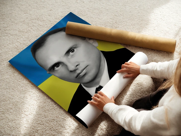 Постер Степан Андреевич Бандера, ч\б, флаг Украины, Stepan Bandera, A3 42×29 см (id6047) - изображение 3