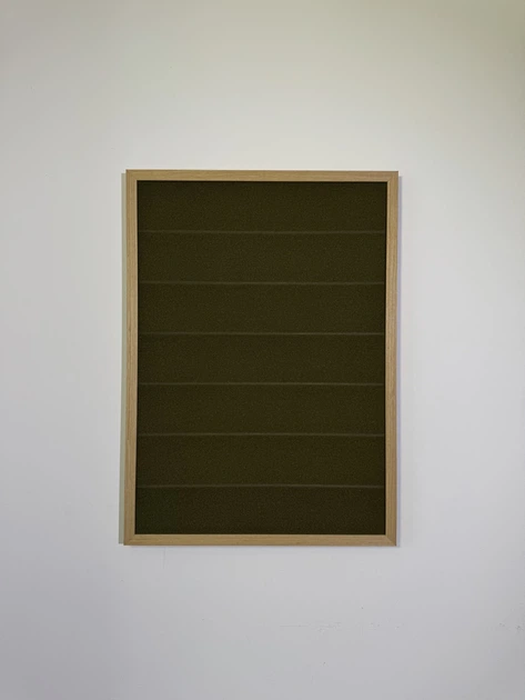 Стенд/панель/дошка для шевронів і патчів, L (50x70см), рамка світле дерево, смужки хакі - Фото 5 Стенд/панель/дошка для шевронів і патчів, L (50x70см), рамка світле дерево, смужки хакі - зображення 5