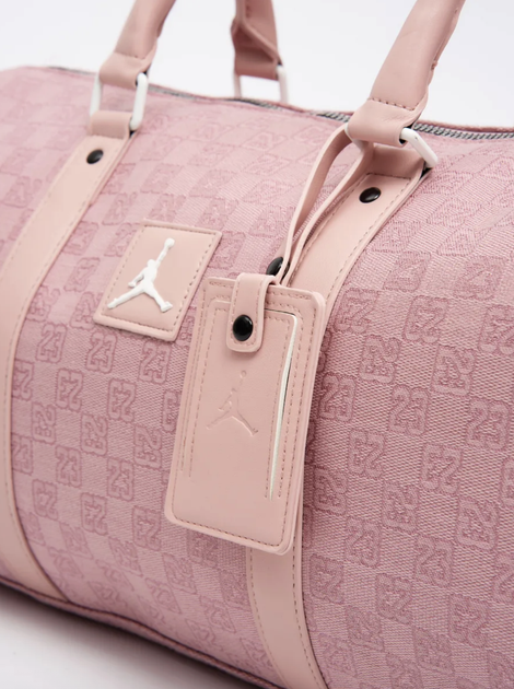Спортивная сумка через плечо Jordan Duffle Monogram в розовом цвете. - Фото 4 Спортивная сумка через плечо Jordan Duffle Monogram в розовом цвете. - изображение 4