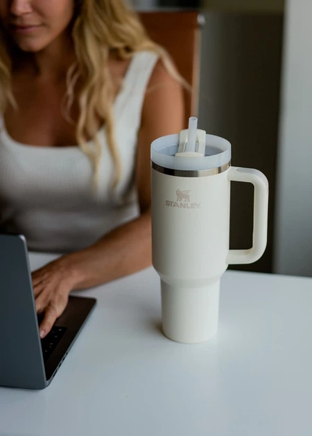 Термокружка Stanley Quencher H2.O FlowState™ Tumbler з трубочкою і ручкою 1.18 л Кремовий - изображение 4