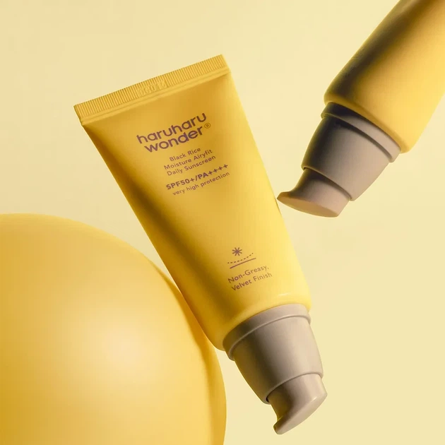 Солнцезащитный крем с черным рисом Haruharu Wonder Black Rice Moisture Airyfit Daily Sunscreen SPF50+ PA++++ 50 ml - изображение 3