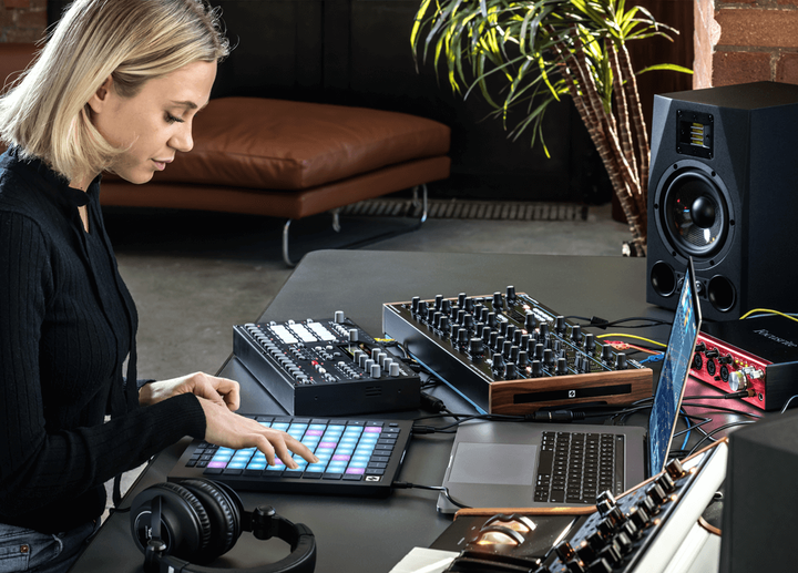 MIDI контроллер Novation LAUNCHPAD PRO - изображение 8
