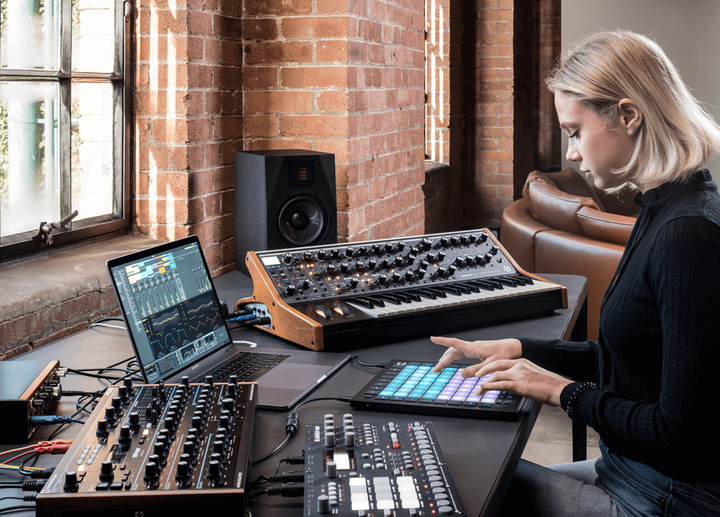 MIDI контролер Novation Launchpad Pro MK3 - Фото 5 MIDI контролер Novation Launchpad Pro MK3 - зображення 5