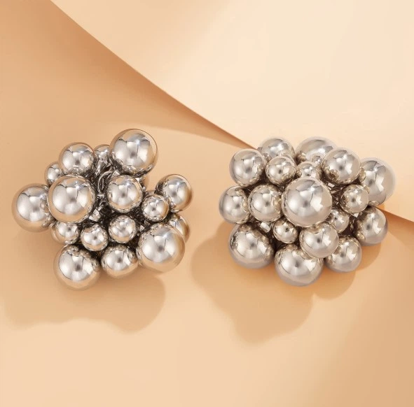 Серьги пусеты Fashion Jewerly маленькие с металлическими шариками из нержавеющей стали, серебристый цвет (SVS) - изображение 2