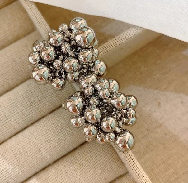 Серьги пусеты Fashion Jewerly маленькие с металлическими шариками из нержавеющей стали, серебристый цвет (SVS) - изображение 3
