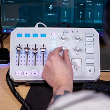 Mikser do streamingu TC Helicon GoXLR-WH (4033653191005) - Zdjęcie 6 Mikser do streamingu TC Helicon GoXLR-WH (4033653191005) - obraz 6