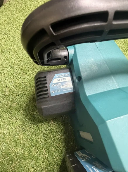 Акумуляторна ланцюгова пила Krafftec Germany PRO CS-4002 48V 6Ah 40 см безщіткова пила для обрізки дерев і рубки гілок з двома акумуляторами та зарядним пристроєм - Фото 7 Акумуляторна ланцюгова пила Krafftec Germany PRO CS-4002 48V 6Ah 40 см безщіткова пила для обрізки дерев і рубки гілок з двома акумуляторами та зарядним пристроєм - зображення 7