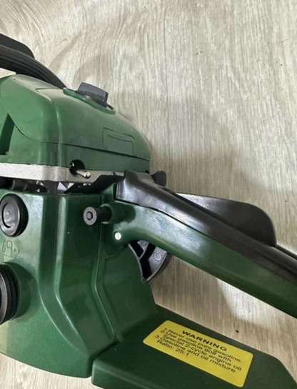 Бензопила ланцюгова Krafftec 6500 Вт 58 см³ 45 см професійна садова для рубки дерев шина 450 мм із захисним чохлом та ключем для обслуговування - Фото 5 Бензопила ланцюгова Krafftec 6500 Вт 58 см³ 45 см професійна садова для рубки дерев шина 450 мм із захисним чохлом та ключем для обслуговування - изображение 5