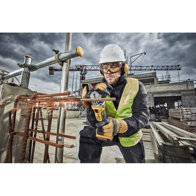 Шлифмашина угловая аккумуляторная DeWalt 18 В XR Li-Ion 125 мм с 3 АКБ 5 А·ч и кейсом DCG405P3 - Фото 2 Шлифмашина угловая аккумуляторная DeWalt 18 В XR Li-Ion 125 мм с 3 АКБ 5 А·ч и кейсом DCG405P3 - изображение 2