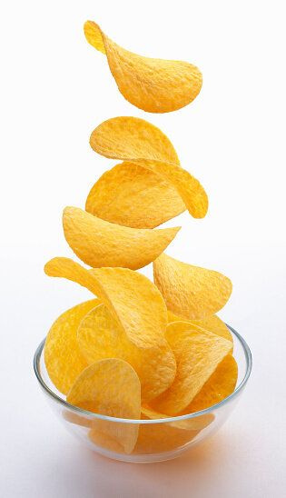 Чипсы Pringles со вкусом сметана и лук Sour Cream Onion 165 г - изображение 2
