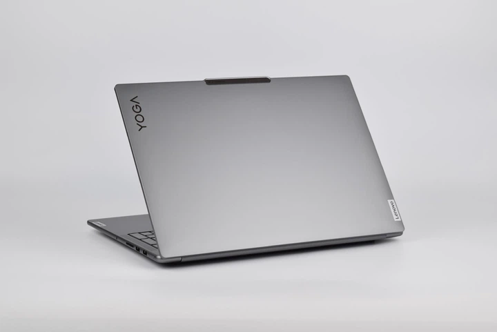 Ультрабук Lenovo Yoga Pro 9 16IMH9 Ultra 9-185H / 32GB / 1TB / RTX 4070 / 16" 3.2K Mini LED 165Hz / Win11 Ноутбук - зображення 8