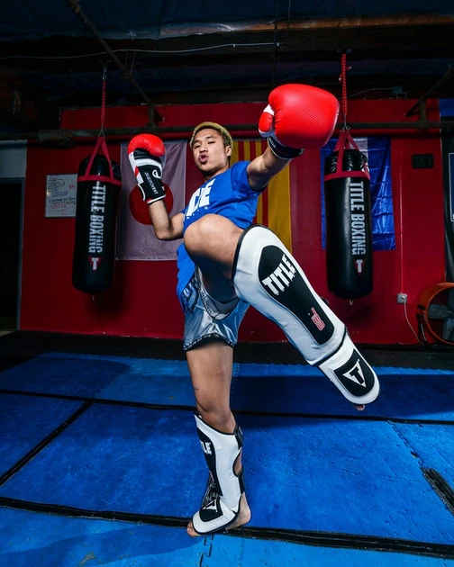 Защита ног (щитки) TITLE Boxing Gel Elite Pro Shin & Instep Guards Чёрный/Белый L - Фото 4 Защита ног (щитки) TITLE Boxing Gel Elite Pro Shin & Instep Guards Чёрный/Белый L - изображение 4