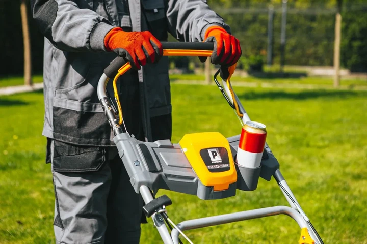 Бензиновая газонокосилка Powermat PM0614 7 л.с. 60 л с мульчированием самоходная с регулировкой высоты держатель для напитков - изображение 13