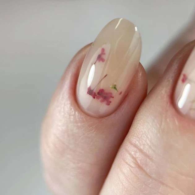 Жидкий гель с сухоцветами SAGA Liquid Floral gel №05 молочный 15 мл - изображение 6