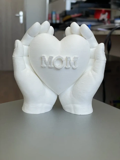 Статуетка руки, що тримають серце з написом MOM. Aivory - зображення 2