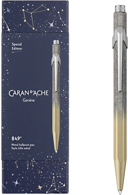 Кулькова ручка Caran d’Ache 849 Cosmic Gold 1 мм (7630002355780) - Фото 1 Кулькова ручка Caran d’Ache 849 Cosmic Gold 1 мм (7630002355780) - зображення 1