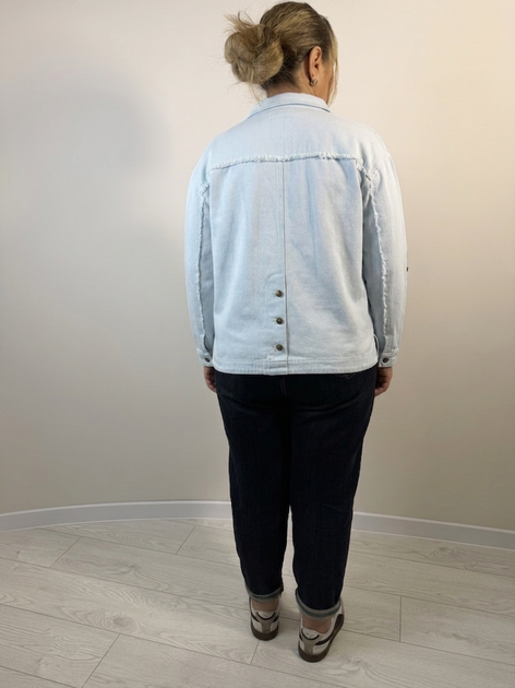 Коротка куртка джинсова жіноча оверсайз Блакитний 908/5XL - Фото 4 Коротка куртка джинсова жіноча оверсайз Блакитний 908/5XL - зображення 4