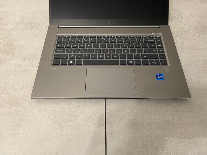 Мобільна робоча станція HP ZBook Studio 15 G8 / 15.6" (1920x1080) IPS / Intel Core i7-11800H (8 (16) ядер по 4.6 GHz) / 32 GB DDR4 / 1000 GB SSD M.2 / nVidia RTX A3000, 6 GB GDDR6, 192-bit / WebCam / Fingerprint б/в + Подарунок Дротова миша / USB - зображення 4