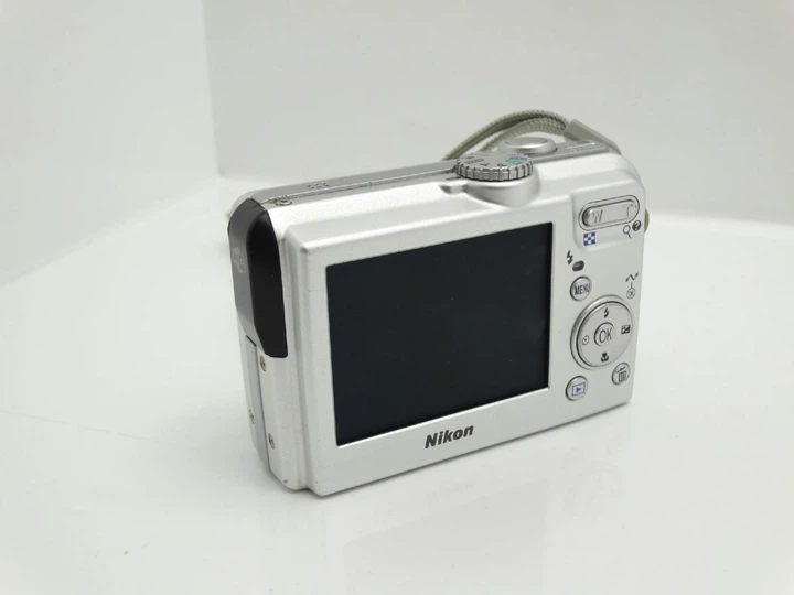 Фотоапапрат Nikon P2 5Мп Wi-Fi (б/у) - изображение 3