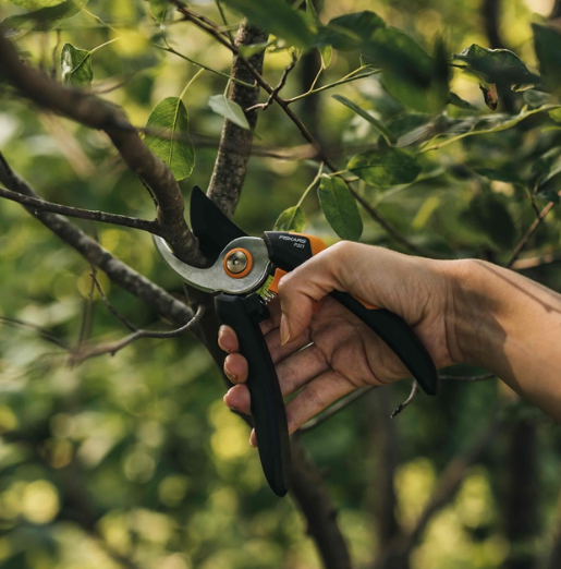 Площинний секатор Fiskars Solid ™ P121 (1057160) - изображение 5