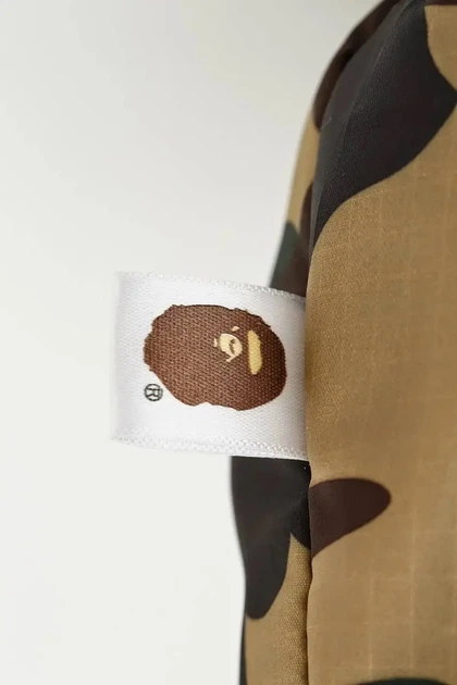 Сумка-слинг через плечо Bape в камуфляжном цвете. - Фото 4 Сумка-слинг через плечо Bape в камуфляжном цвете. - изображение 4