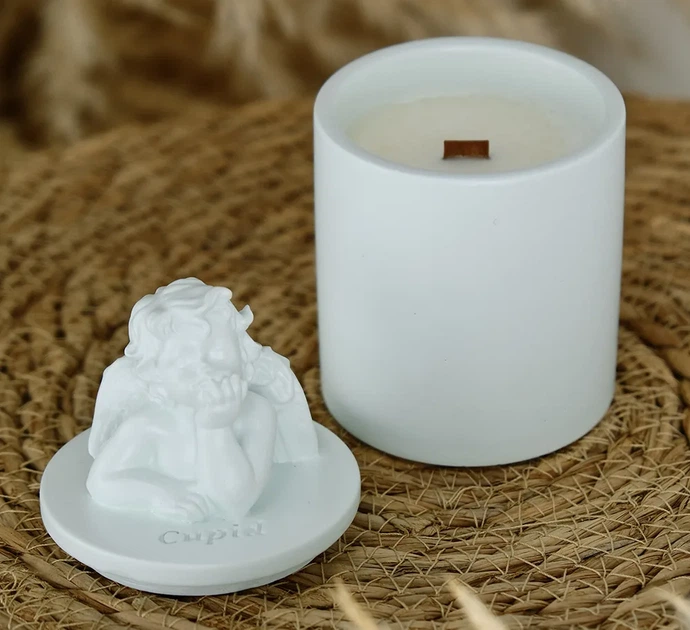 Аромасвічка CUPID SANTAL MINT 100% WOOD WAX 165g 35h Гранд Презент NAC 1101 - Фото 1 Аромасвічка CUPID SANTAL MINT 100% WOOD WAX 165g 35h Гранд Презент NAC 1101 - изображение 1