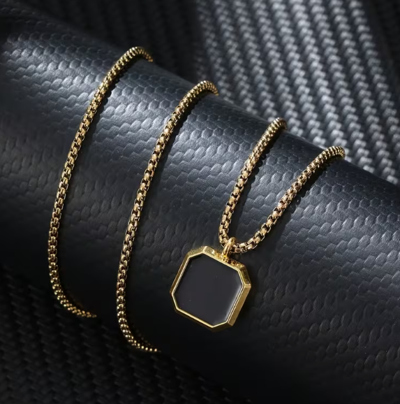 Чоловічий квадратний кулон, підвіска з ланцюжком Square GOLD - Фото 1 Чоловічий квадратний кулон, підвіска з ланцюжком Square GOLD - зображення 1