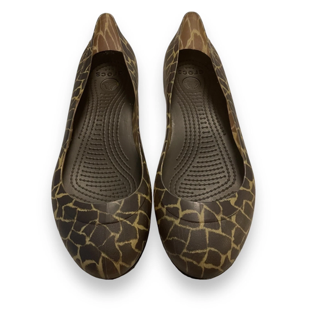 Жіночі балетки Crocs Brooklyn Flat Girrafe print (37-38, коричневий) - Фото 2 Жіночі балетки Crocs Brooklyn Flat Girrafe print (37-38, коричневий) - изображение 2