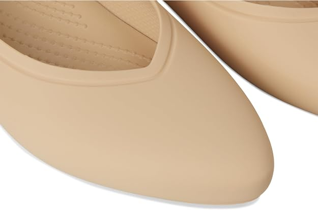 Жіночі балетки Crocs Brooklyn Flat Chai (39-40, бежевий) - Фото 3 Жіночі балетки Crocs Brooklyn Flat Chai (39-40, бежевий) - изображение 3