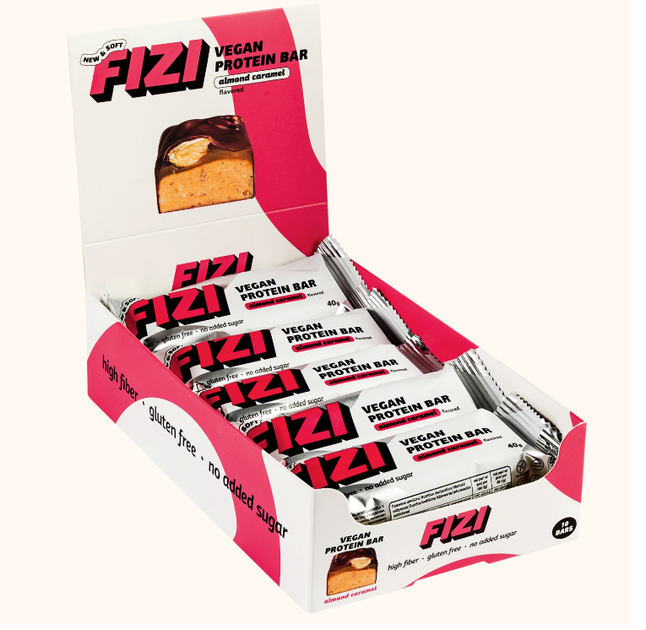 Бокс протеїнових батончиків FIZI ALMOND CARAMEL 10шт - Фото 1 Бокс протеїнових батончиків FIZI ALMOND CARAMEL 10шт - зображення 1