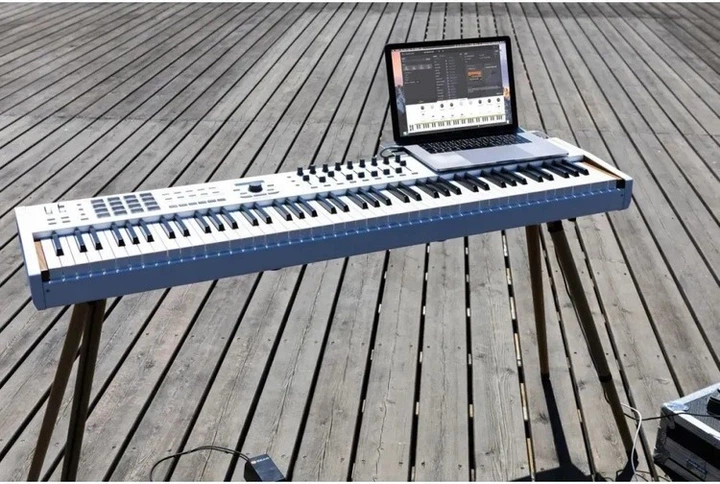 MIDI-клавиатура Arturia KeyLab 88 mk3 White (25-06-05-01) - Фото 2 MIDI-клавиатура Arturia KeyLab 88 mk3 White (25-06-05-01) - изображение 2