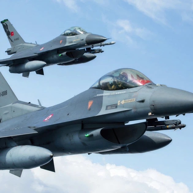 Интерьерная картина Истребитель F-16 Fighting Falcon, военная авиация, 28×42 см (id4285) - изображение 3