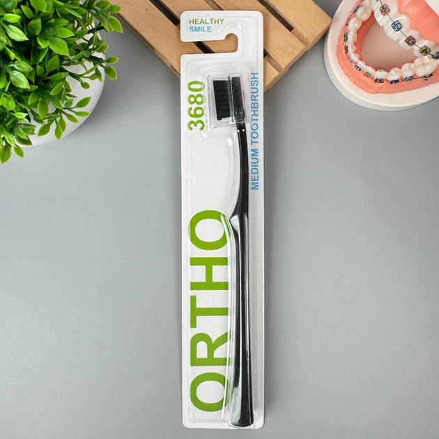 Ортодонтическая зубная щетка Healthy Smile Ortho Medium Soft 3680, черная - Фото 2 Ортодонтическая зубная щетка Healthy Smile Ortho Medium Soft 3680, черная - изображение 2