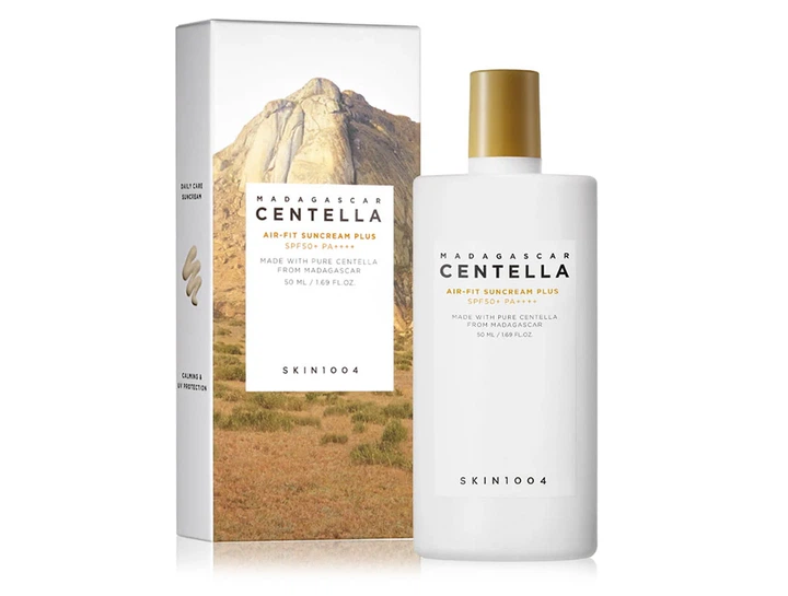 Легкий солнцезащитный крем для лица с экстрактом центеллы SKIN1004 Madagascar Centella Air-Fit Suncream Plus SPF 50+ PA++++, 50мл (8809576261301) - изображение 2