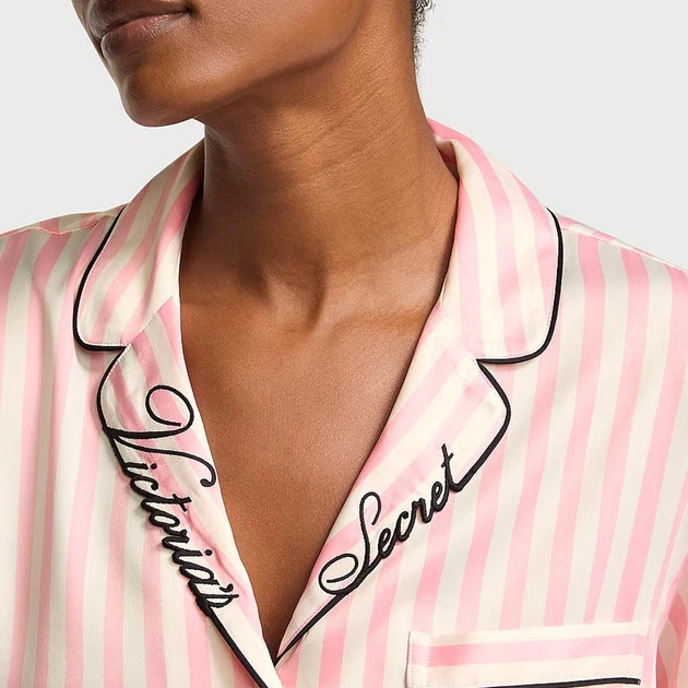 Пижама с шортами Victoria's Secret Signature Satin Short Pajama Set Embroidered Collar Print - Размер M - Фото 4 Пижама с шортами Victoria's Secret Signature Satin Short Pajama Set Embroidered Collar Print - Размер M - изображение 4