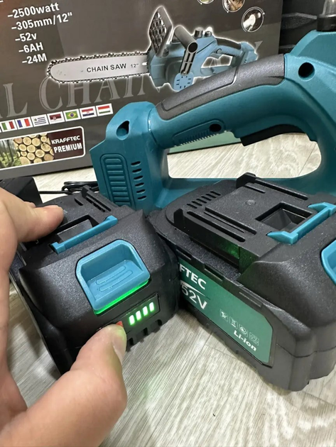 Ланцюгова міні пила акумуляторна Krafftec 12 дюймів 52V 6Ah / 2500 Вт / 2 акумулятори - зображення 5