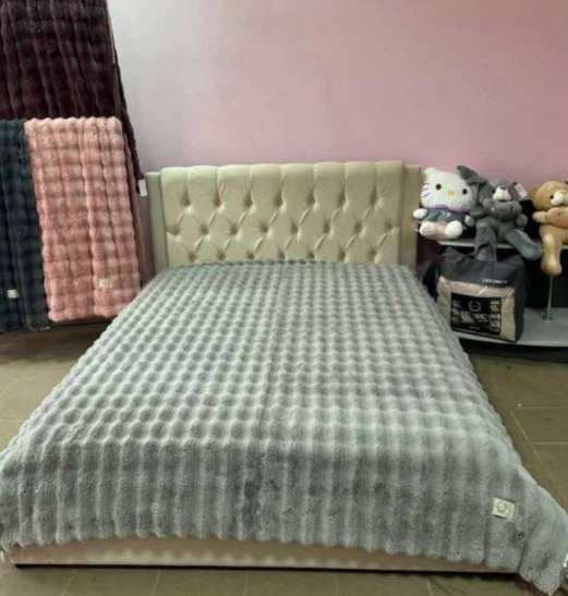 Королевское Покрывало "Кролик" Colourful Home Евро размера 210х230см двустороннее, с длинным искусственным мехом серый (lm56) - Фото 1 Королевское Покрывало "Кролик" Colourful Home Евро размера 210х230см двустороннее, с длинным искусственным мехом серый (lm56) - изображение 1