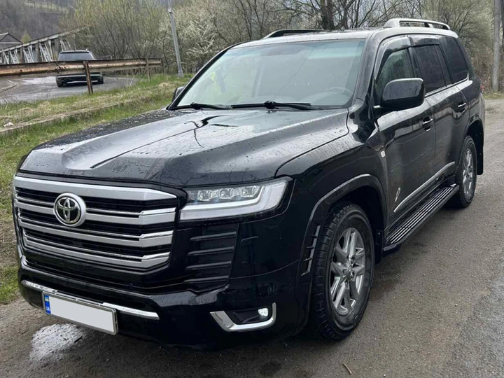 Комплект рестайлінгу на LC 300 High-Line (Повний комплект) для Toyota Land Cruiser 200 2007-2021 рр - зображення 3