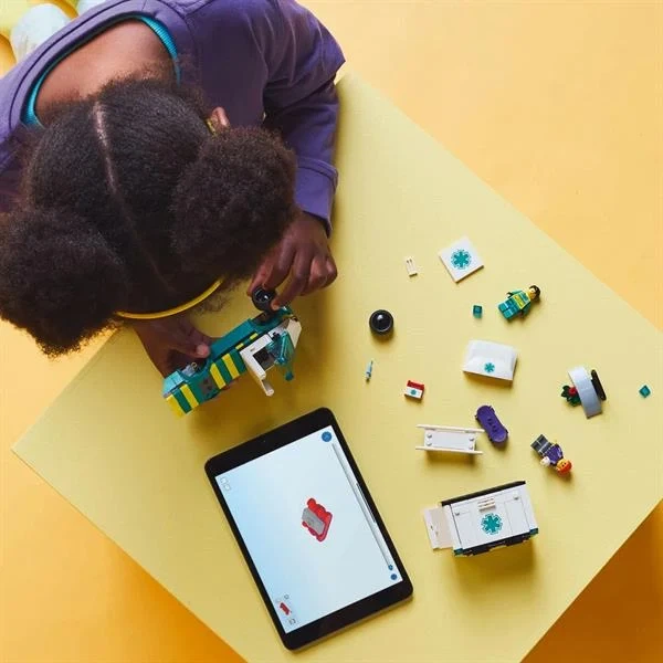 Конструктор LEGO City Швидка допомога 184 деталі Пластик Різнобарвний - зображення 9