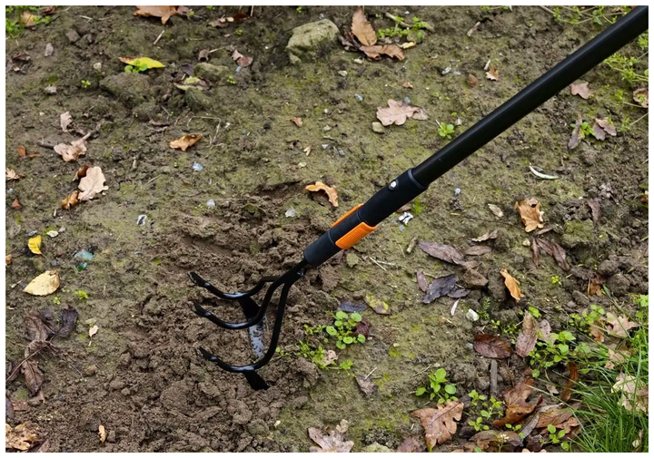 Культиватор ручной сталь для рыхления почвы черный Fiskars LS-1299 - изображение 4